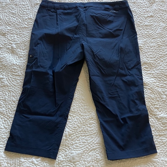Eddie Bauer Women’s Dark Blue Capri Pants - Picture 5 of 5